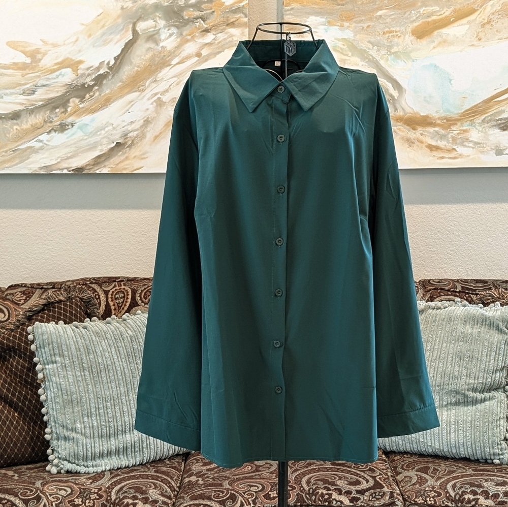 NWOT Elegant Green Women's Button-Up Shirt